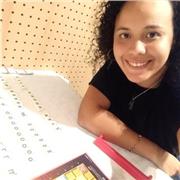 Me gusta dar clases-talleres de Scrabble para mejorar el léxico, la redacción, la ortografía y las matemáticas